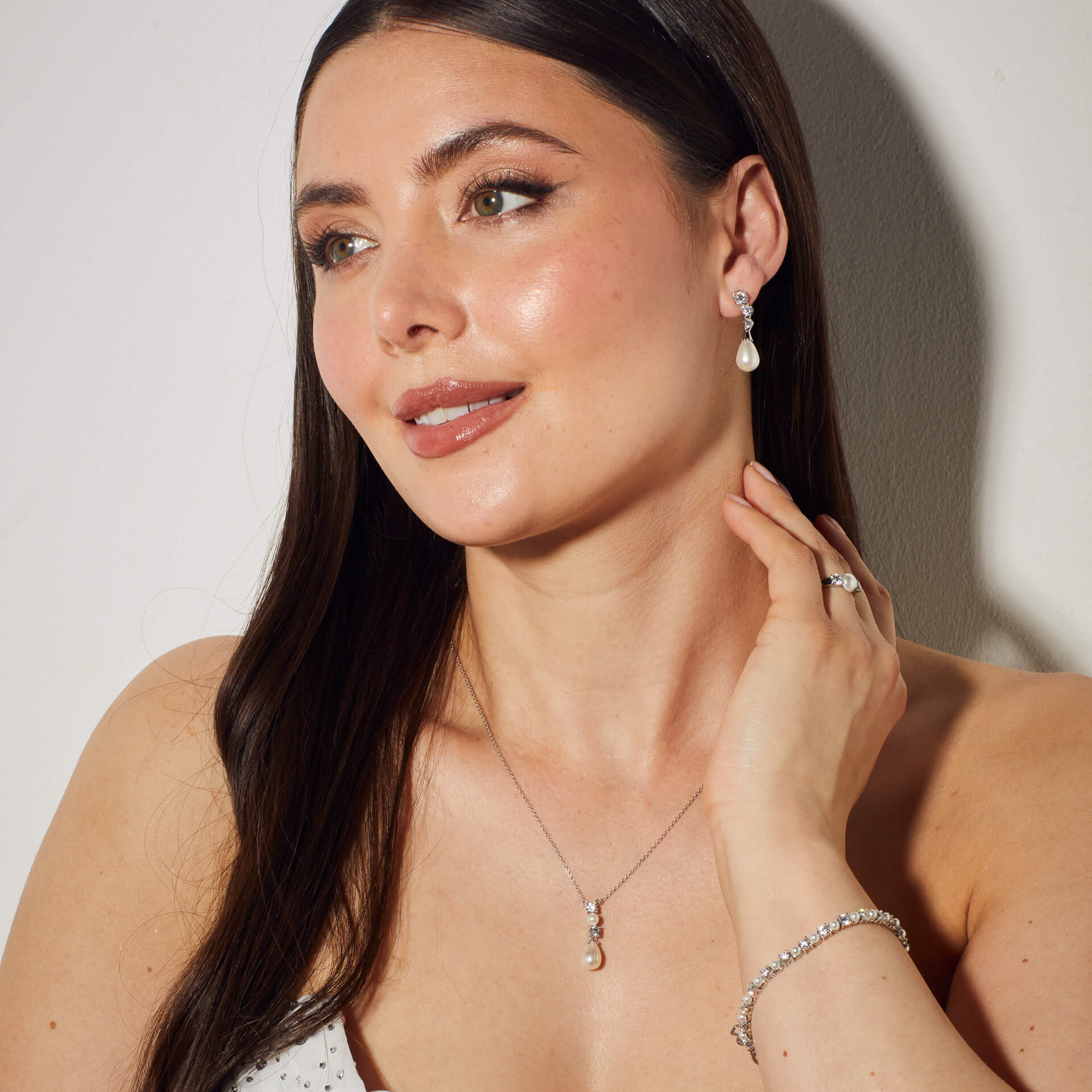 Diamonfire Shell Pearl and Zirconia Drop Necklace in Sterling Silver