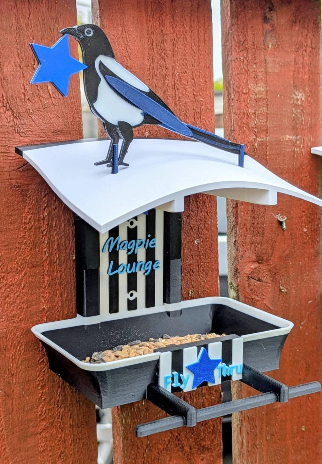 Newcastle United Garden Bird Feeder – NUFC Home Shirt Feeding Station
