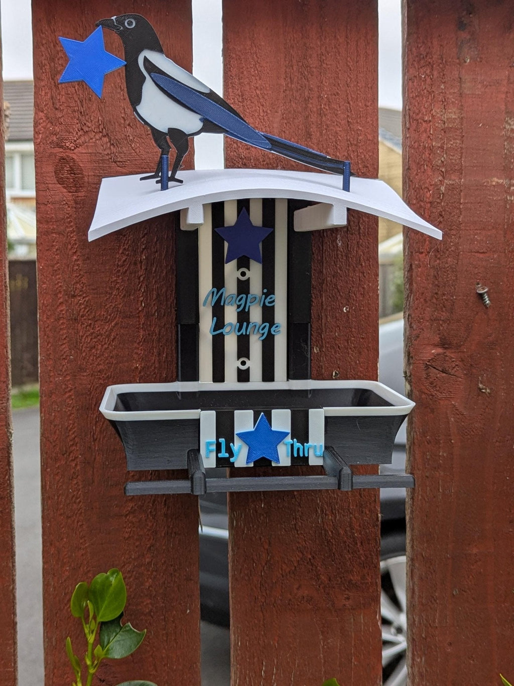 Newcastle United Garden Bird Feeder – NUFC Home Shirt Feeding Station