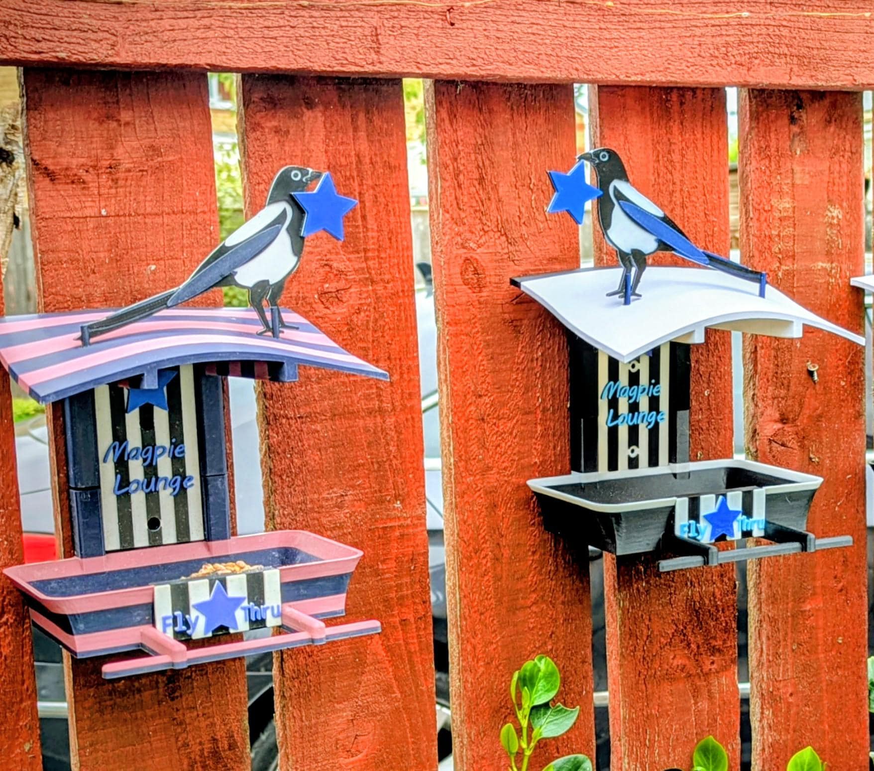 Newcastle United Garden Bird Feeder – NUFC Home Shirt Feeding Station