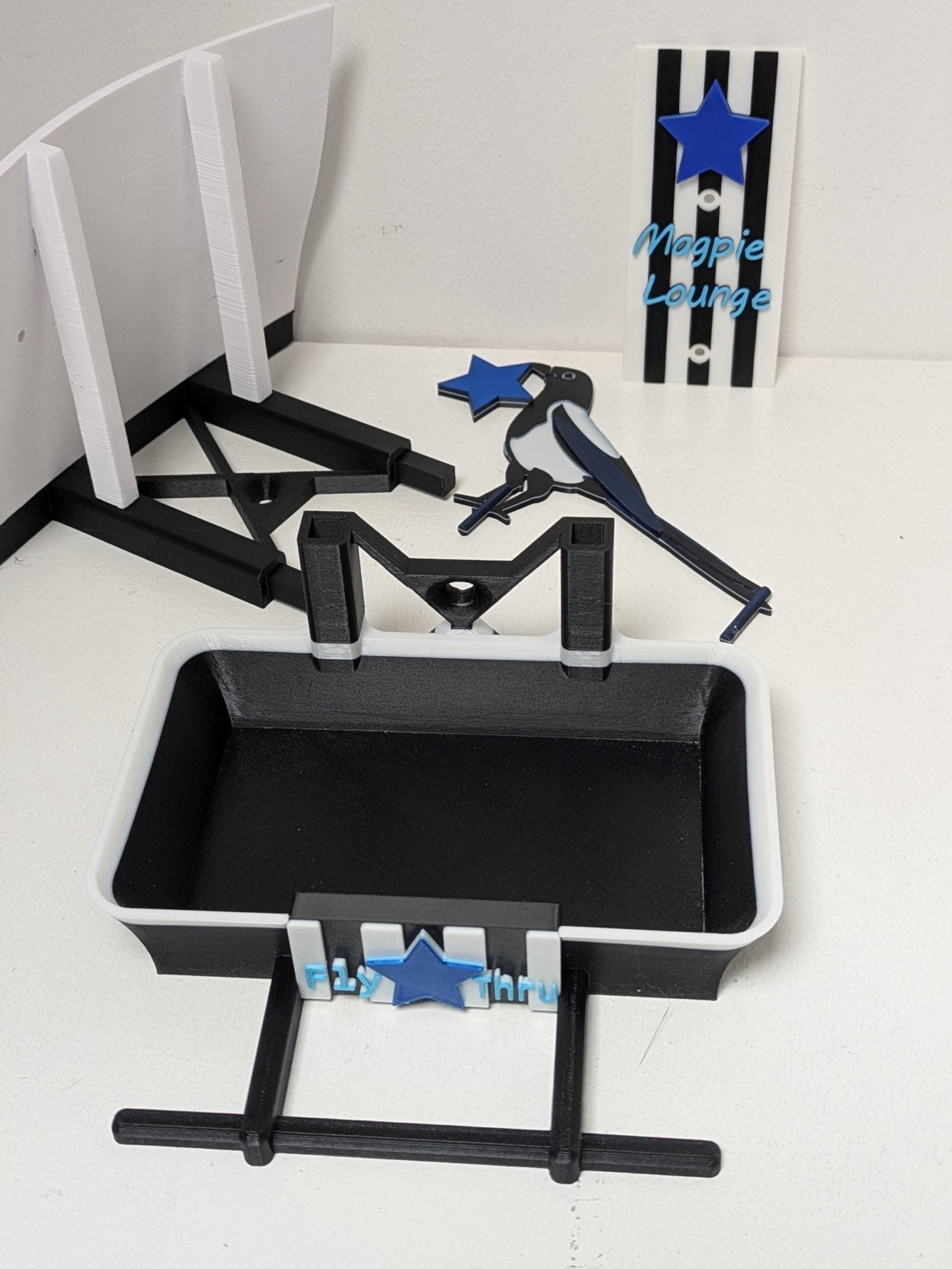 Newcastle United Garden Bird Feeder – NUFC Home Shirt Feeding Station