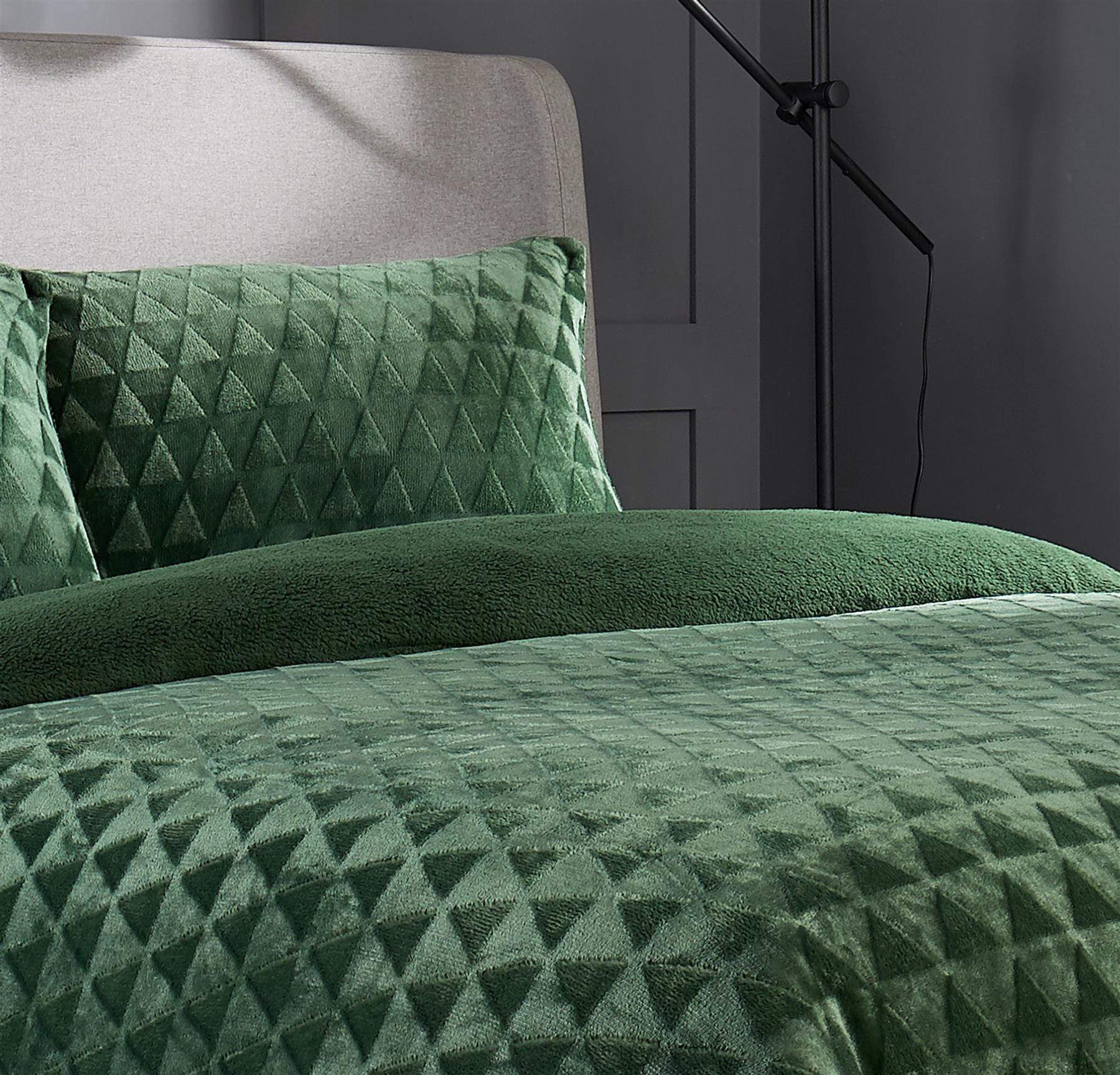 OLIVIA ROCCO Geometric Reversible Teddy Bear Faux Fur Duvet Cover Set