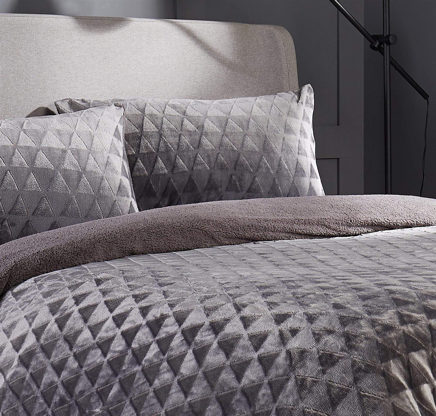 OLIVIA ROCCO Geometric Reversible Teddy Bear Faux Fur Duvet Cover Set