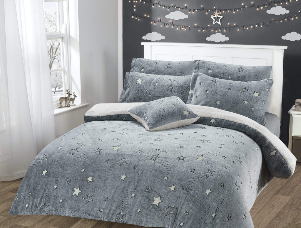 OLIVIA ROCCO Glow In The Dark Teddy Fleece Kids Duvet Set – Grey Stars