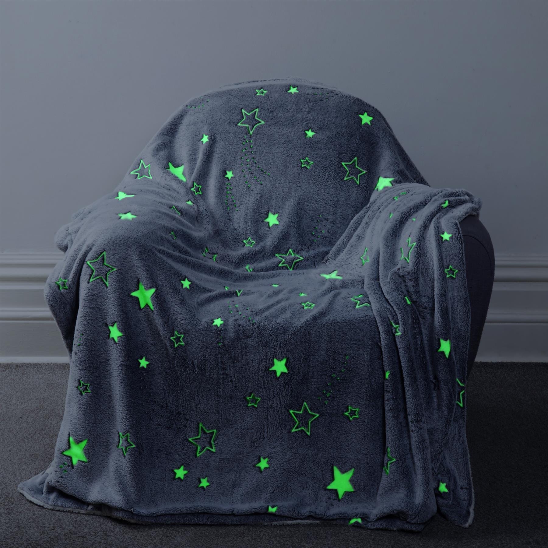 OLIVIA ROCCO Glow In The Dark Teddy Fleece Kids Duvet Set – Grey Stars