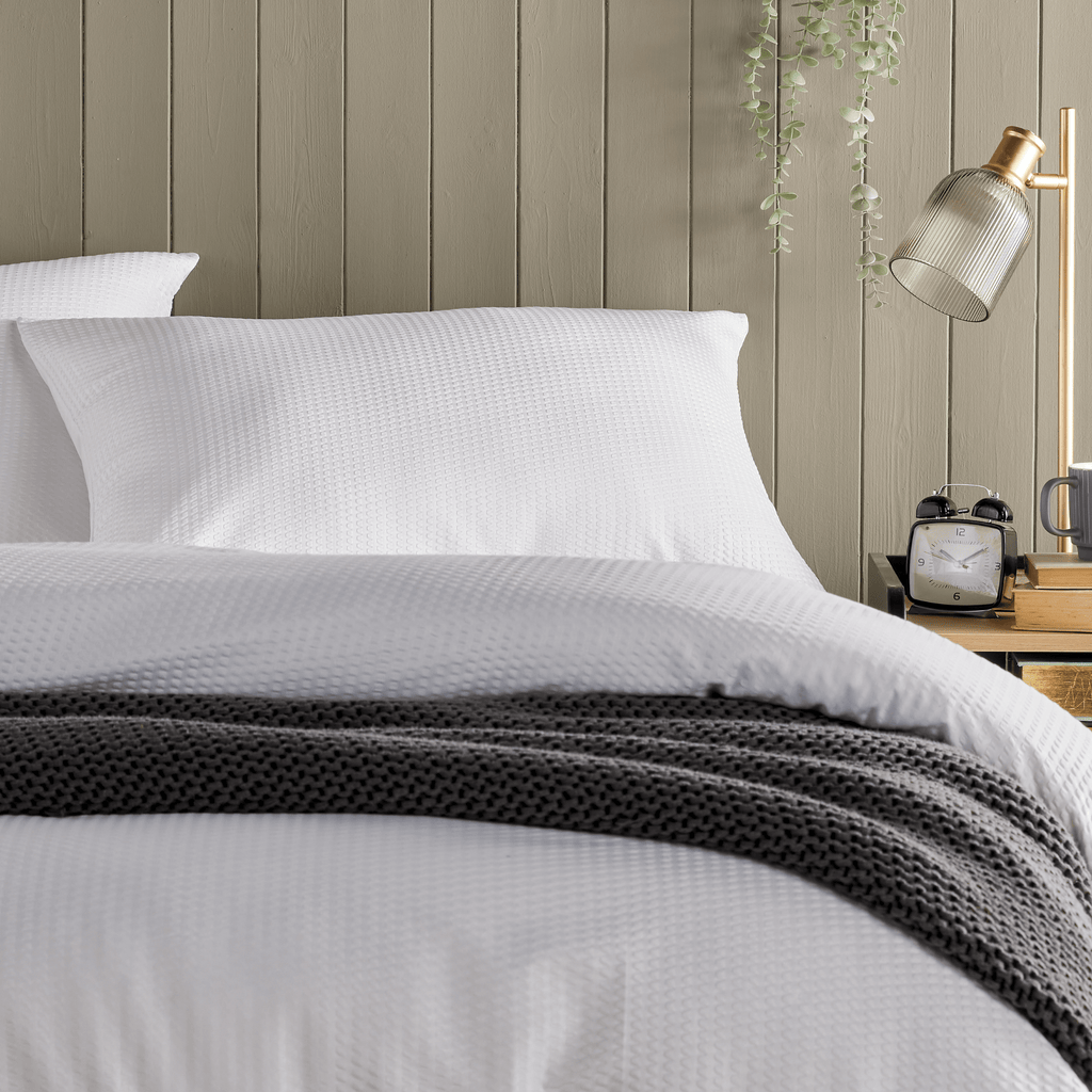 OLIVIA ROCCO Monaco Seersucker Duvet Cover Set – Grey & White Bedding