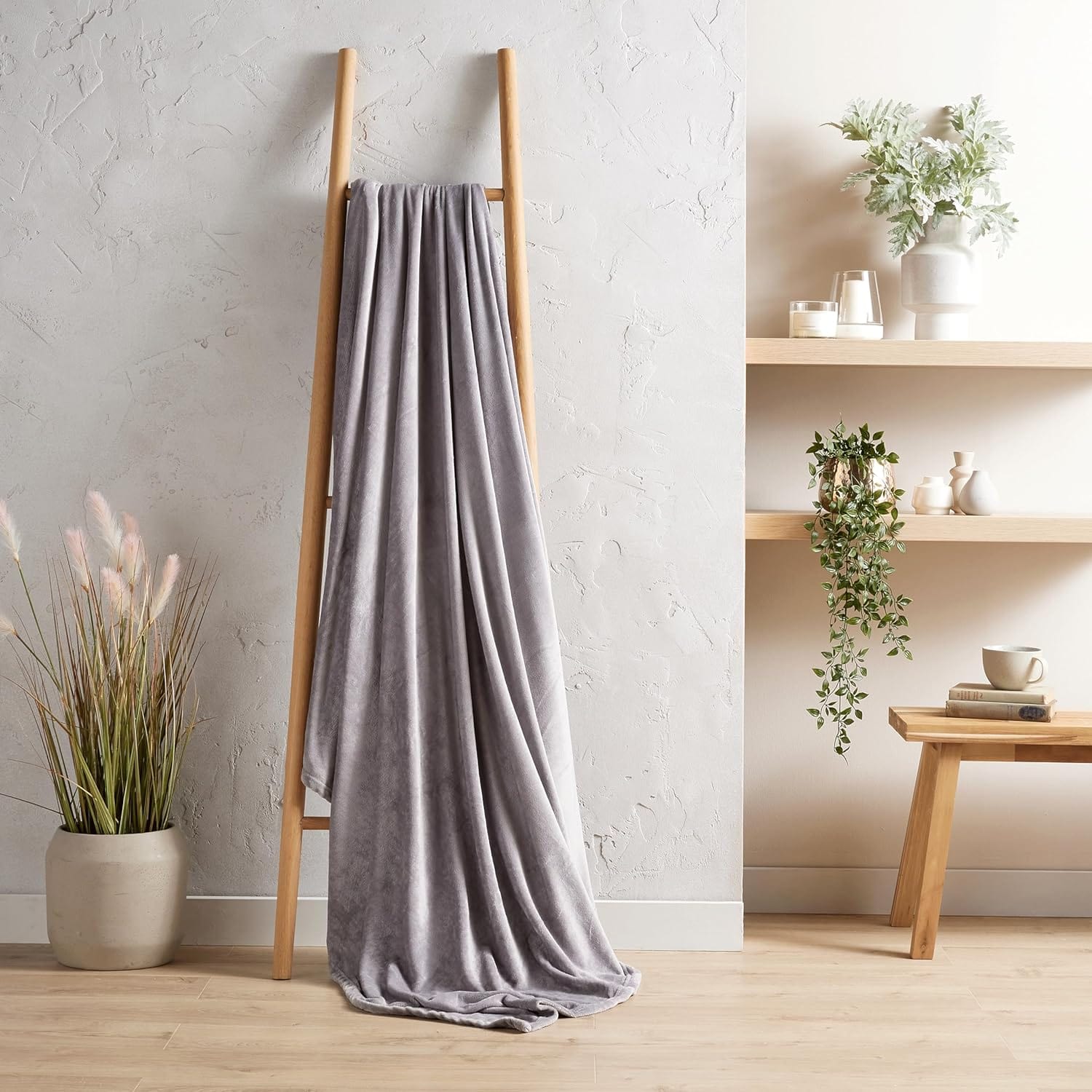 OLIVIA ROCCO Flannel Fleece Throw Blanket – Ultra Soft Microfiber Bed Throw