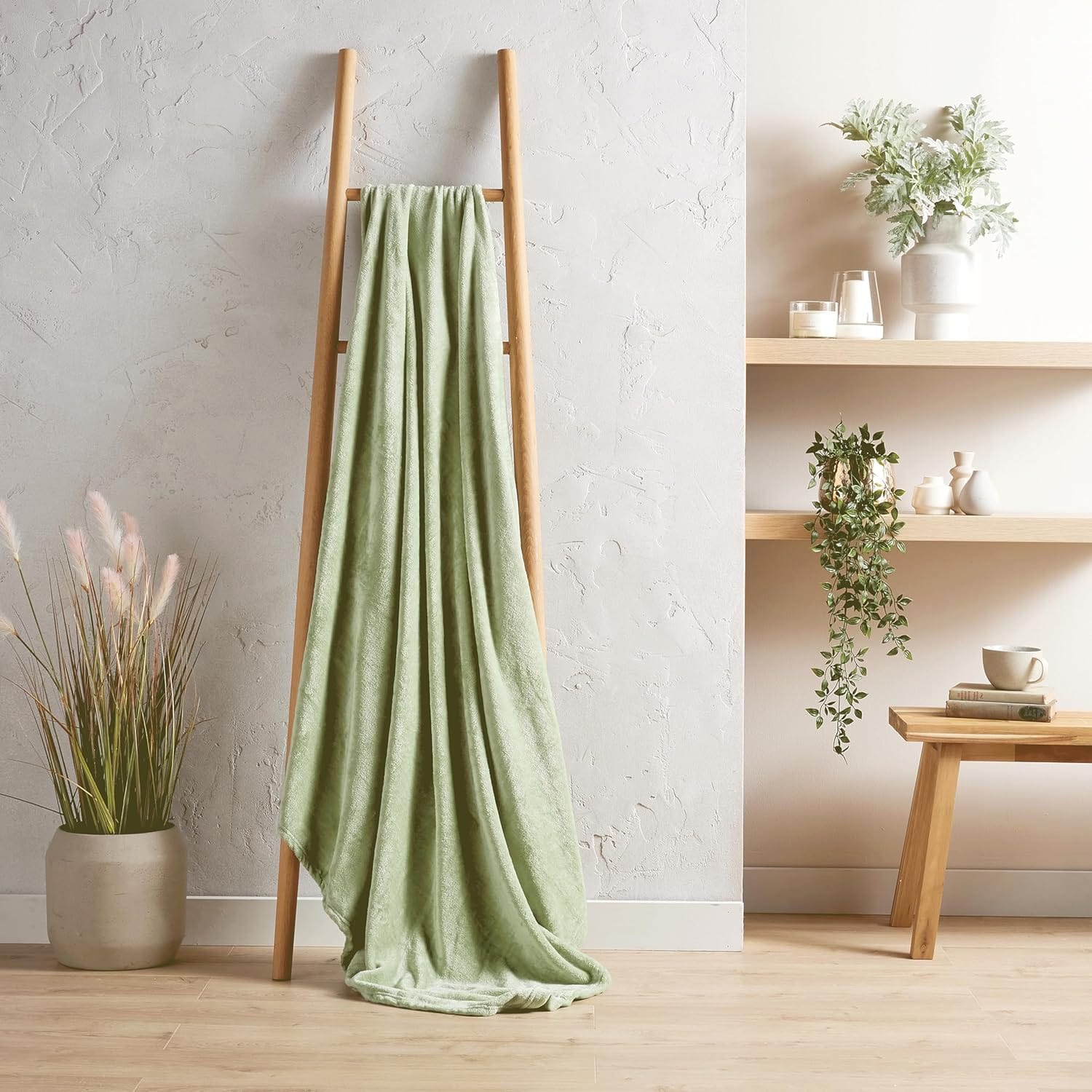 OLIVIA ROCCO Flannel Fleece Throw Blanket – Ultra Soft Microfiber Bed Throw