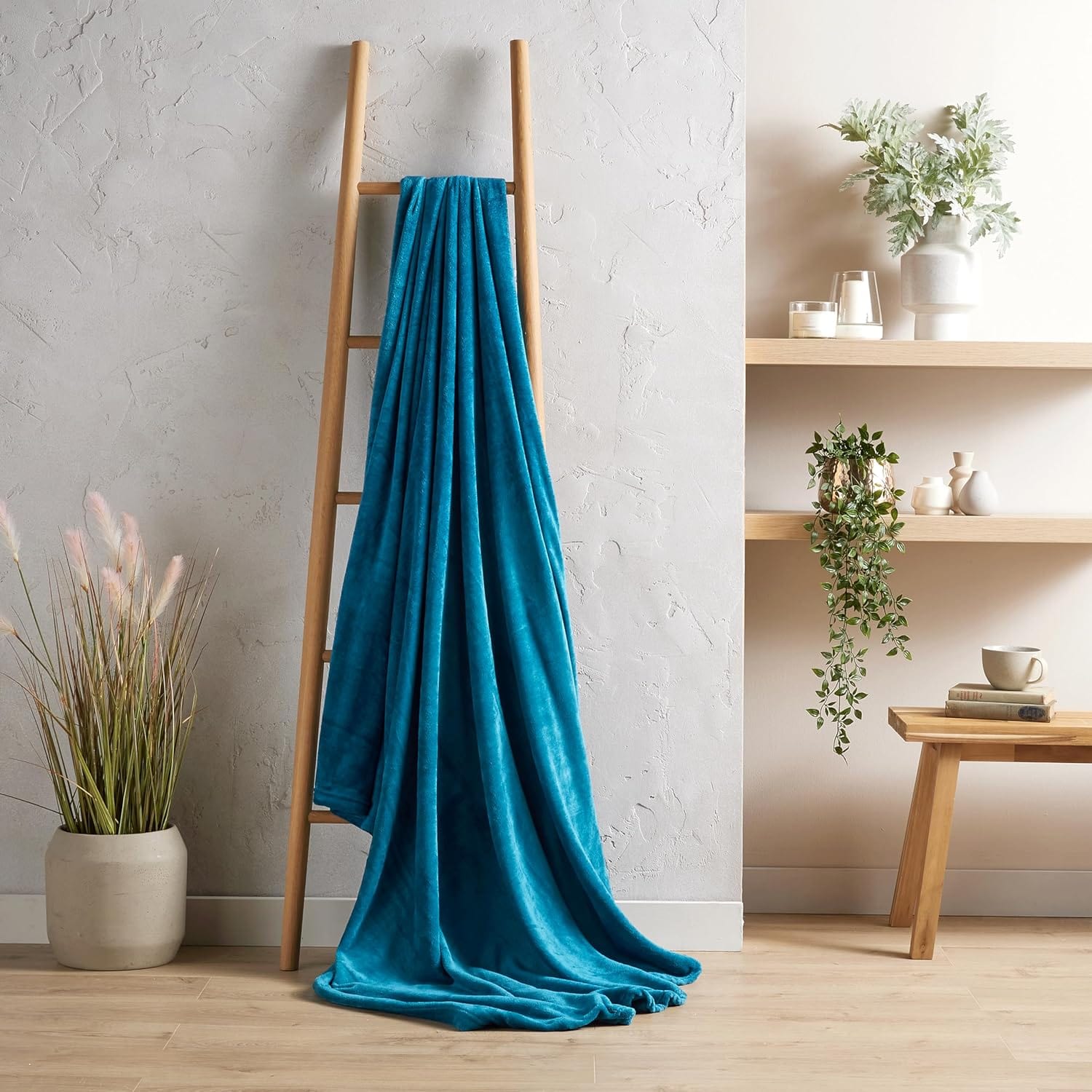 OLIVIA ROCCO Flannel Fleece Throw Blanket – Ultra Soft Microfiber Bed Throw