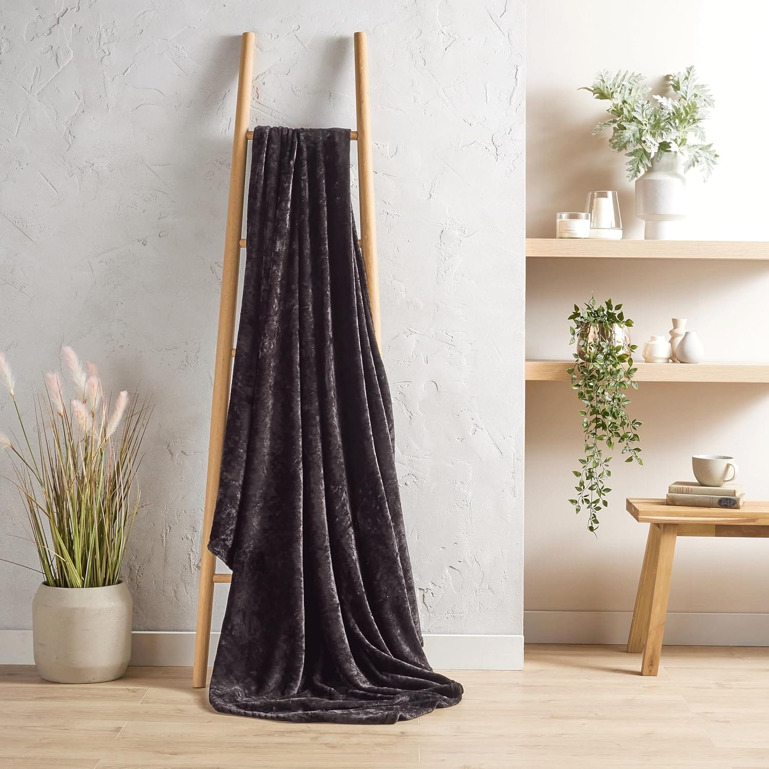 OLIVIA ROCCO Flannel Fleece Throw Blanket – Ultra Soft Microfiber Bed Throw