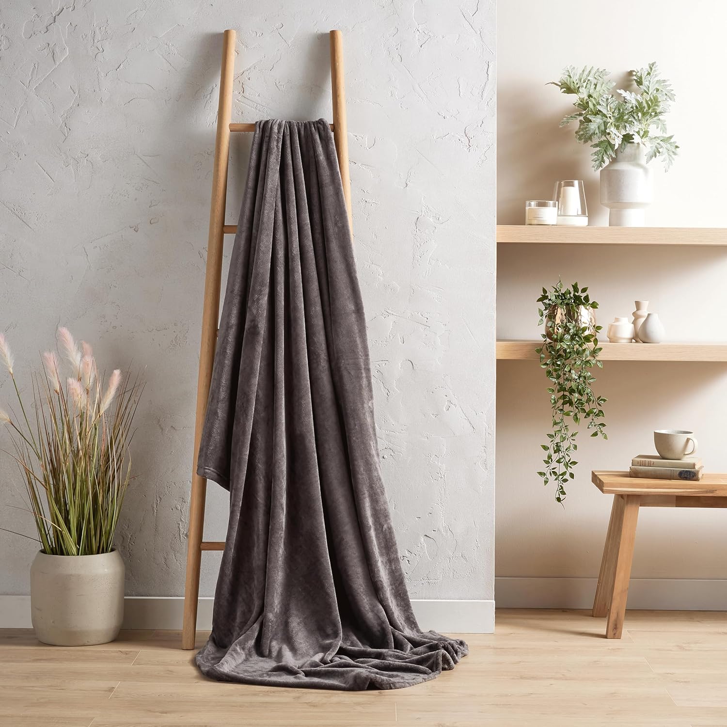OLIVIA ROCCO Flannel Fleece Throw Blanket – Ultra Soft Microfiber Bed Throw