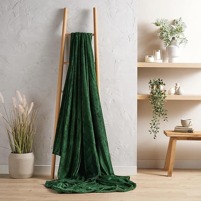 OLIVIA ROCCO Flannel Fleece Throw Blanket – Ultra Soft Microfiber Bed Throw