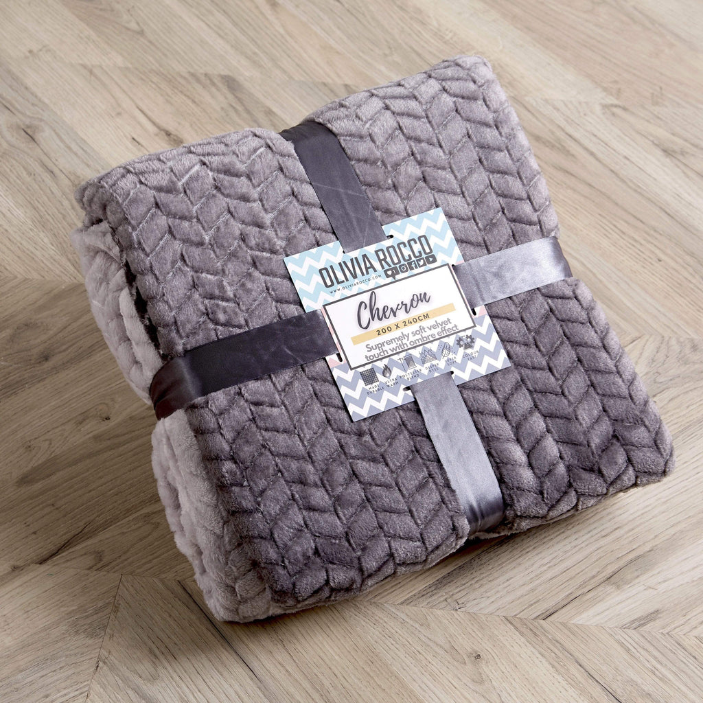 OLIVIA ROCCO Chevron Ombre Fleece Throw Blanket – Soft Oversized Chunky