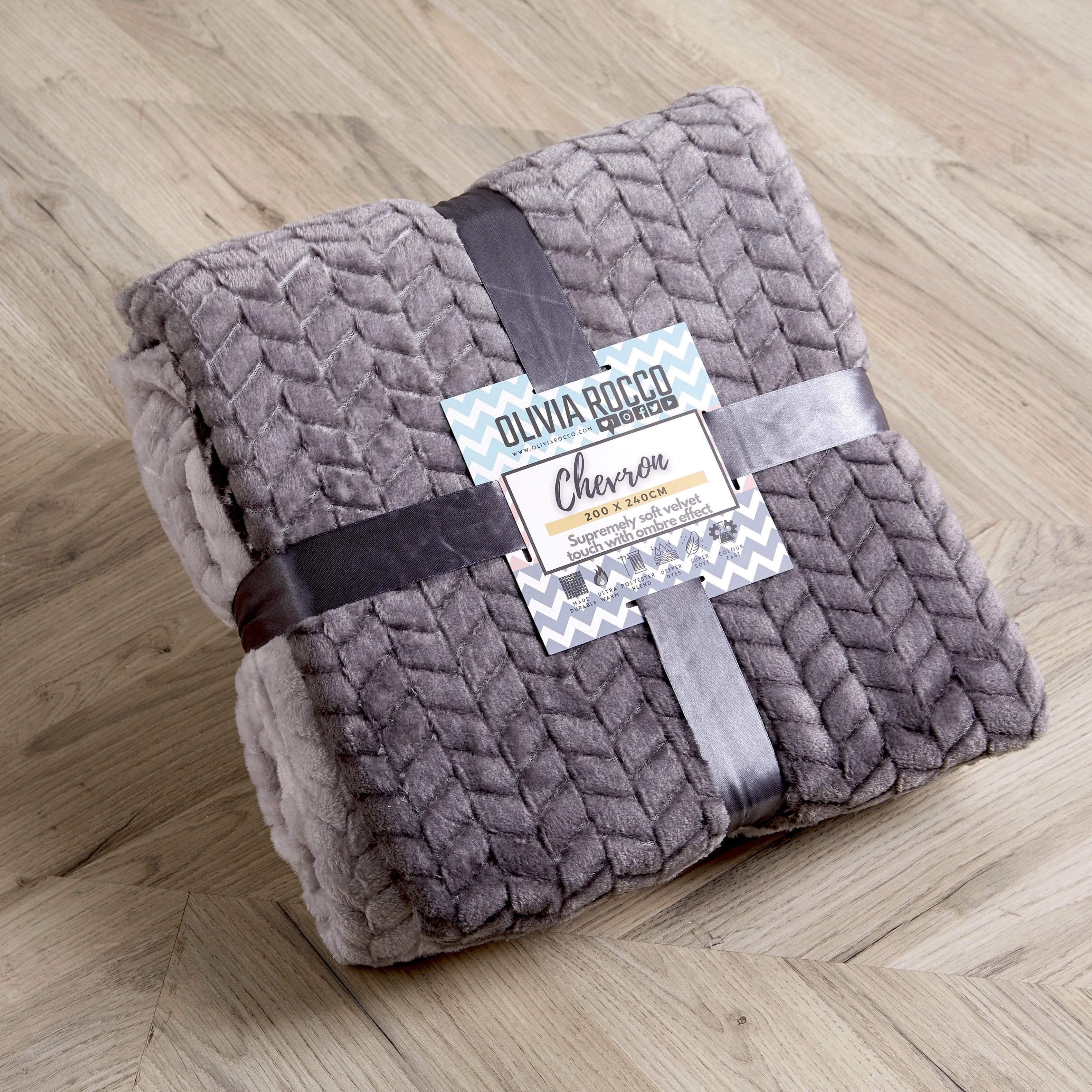 OLIVIA ROCCO Chevron Ombre Fleece Throw Blanket – Soft Oversized Chunky