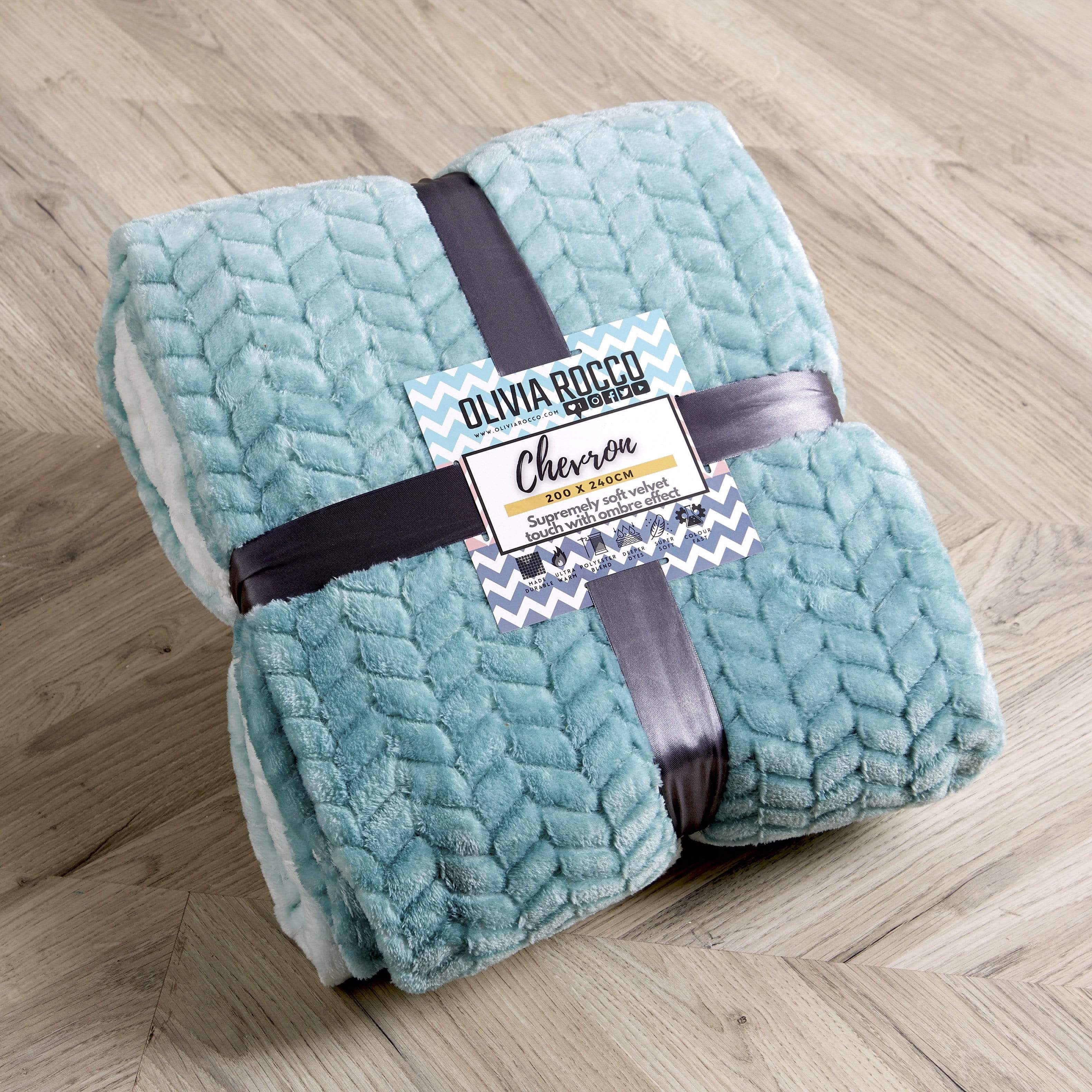 OLIVIA ROCCO Chevron Ombre Fleece Throw Blanket – Soft Oversized Chunky