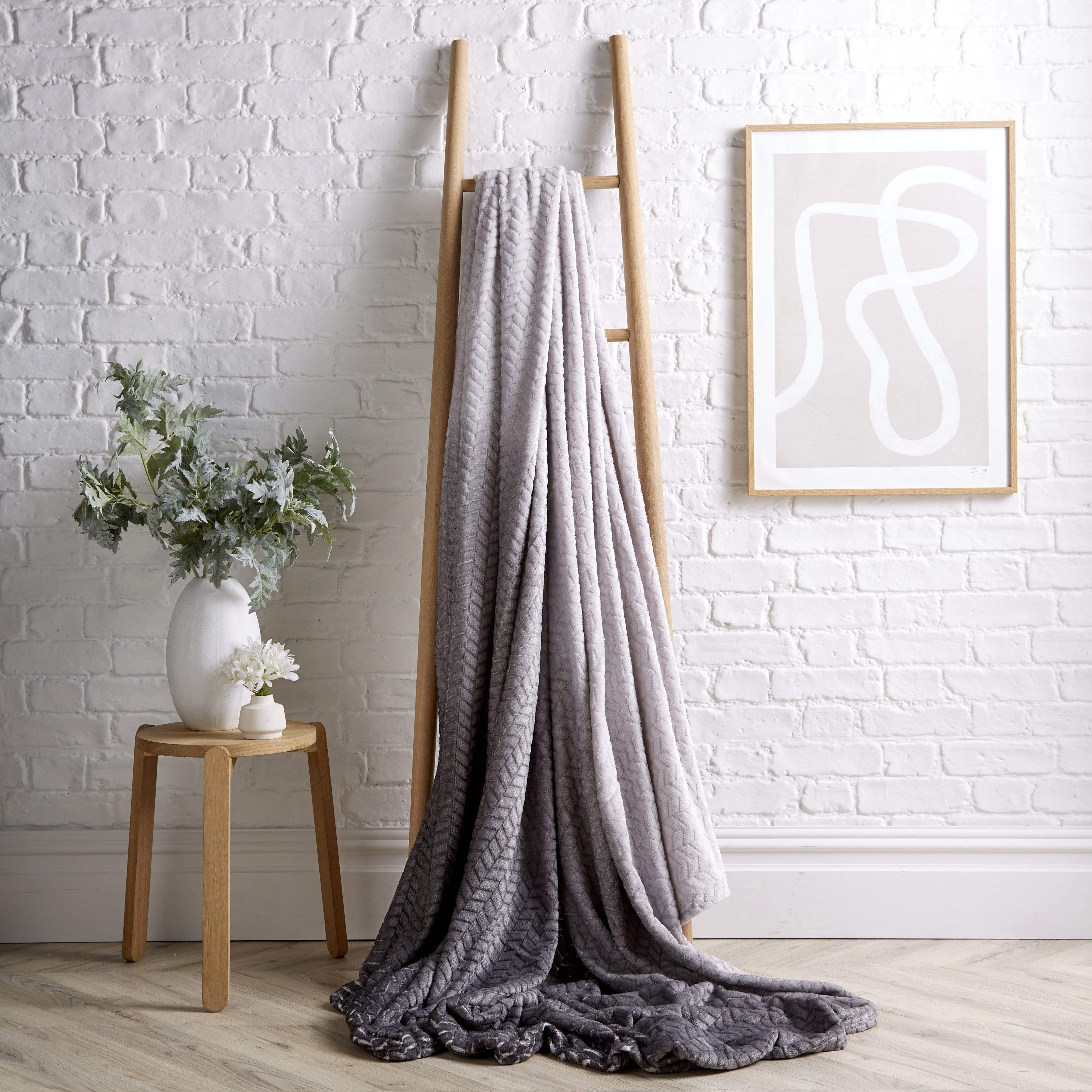 OLIVIA ROCCO Chevron Ombre Fleece Throw Blanket – Soft Oversized Chunky