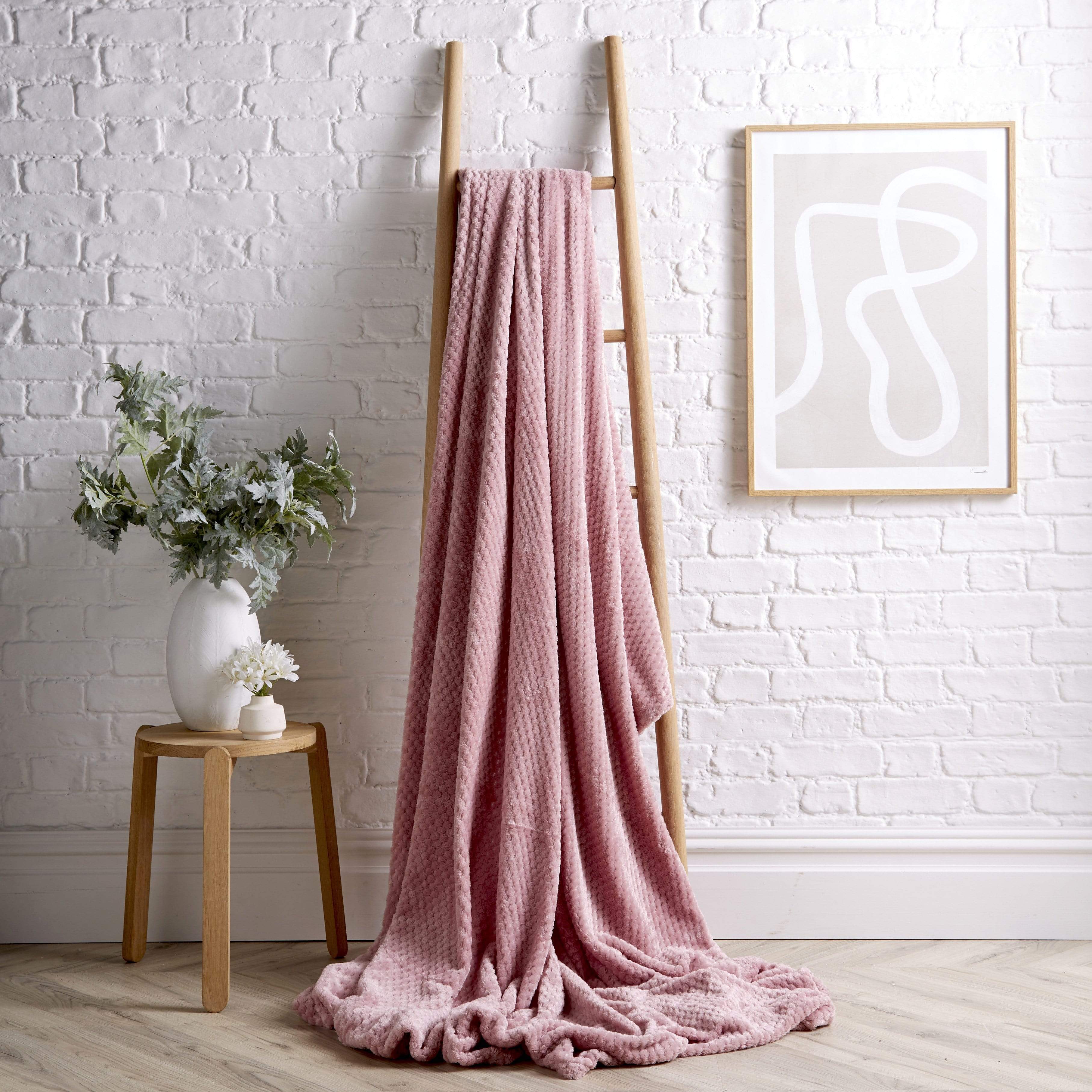 OLIVIA ROCCO Cloud Honeycomb Throw – Oversized Soft Fleece Blanket