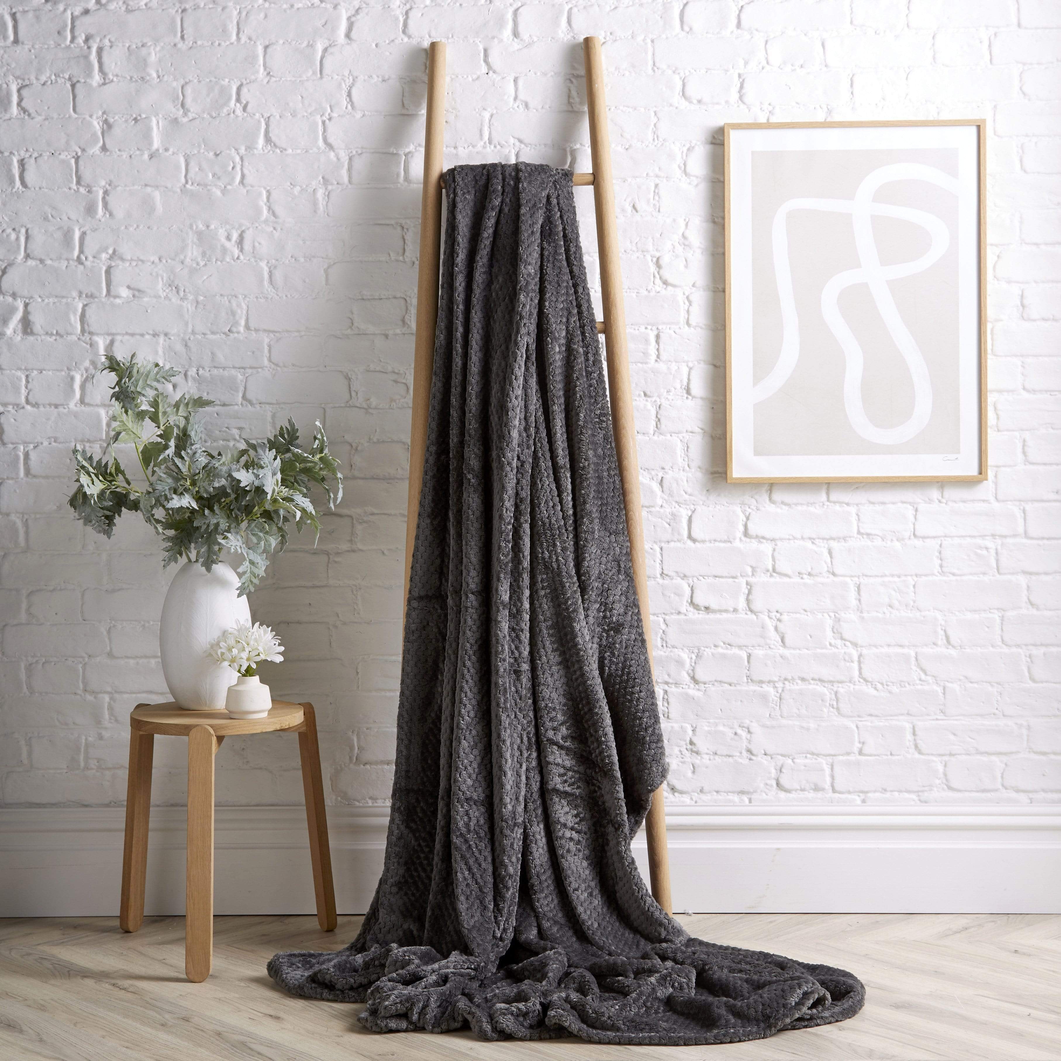 OLIVIA ROCCO Cloud Honeycomb Throw – Oversized Soft Fleece Blanket