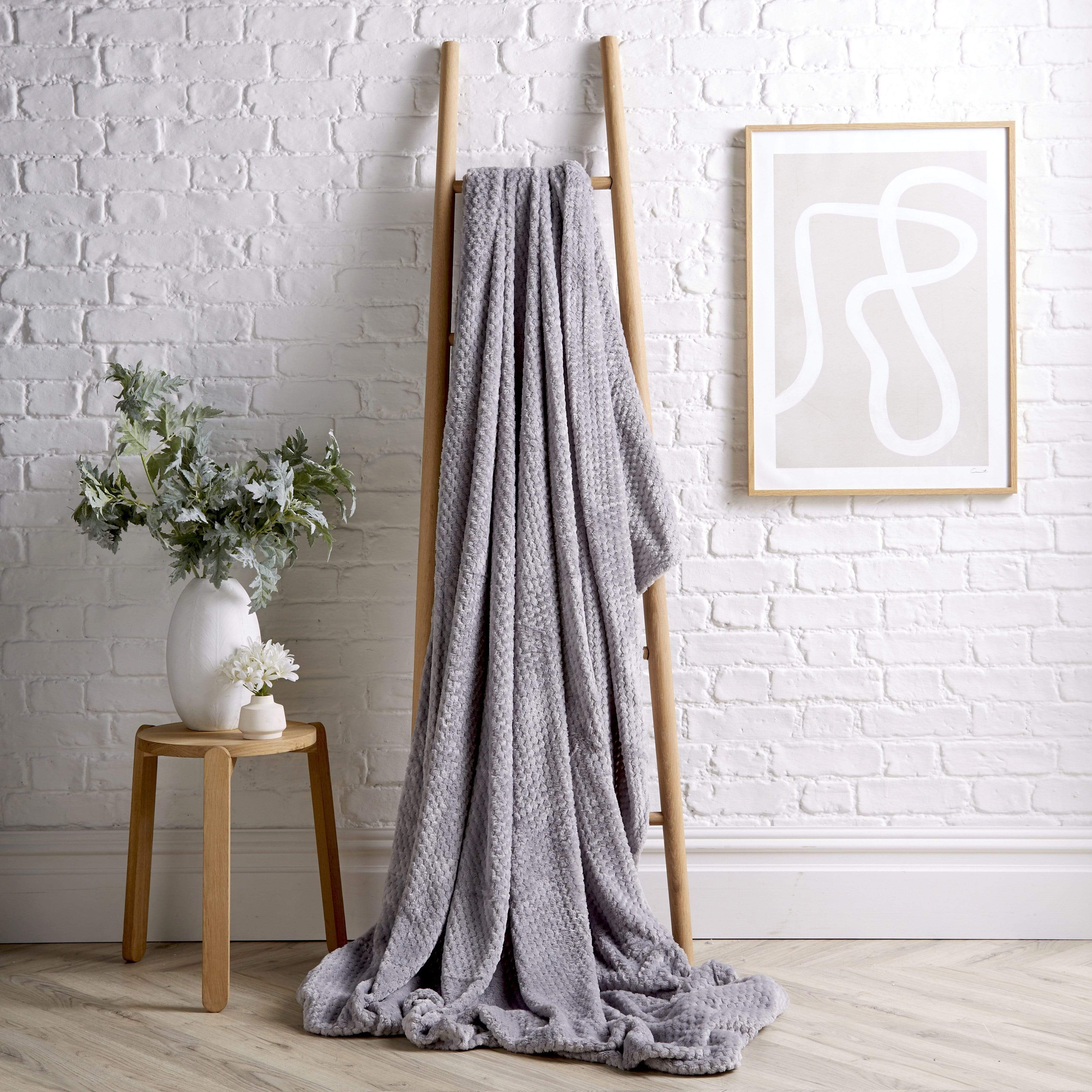 OLIVIA ROCCO Cloud Honeycomb Throw – Oversized Soft Fleece Blanket