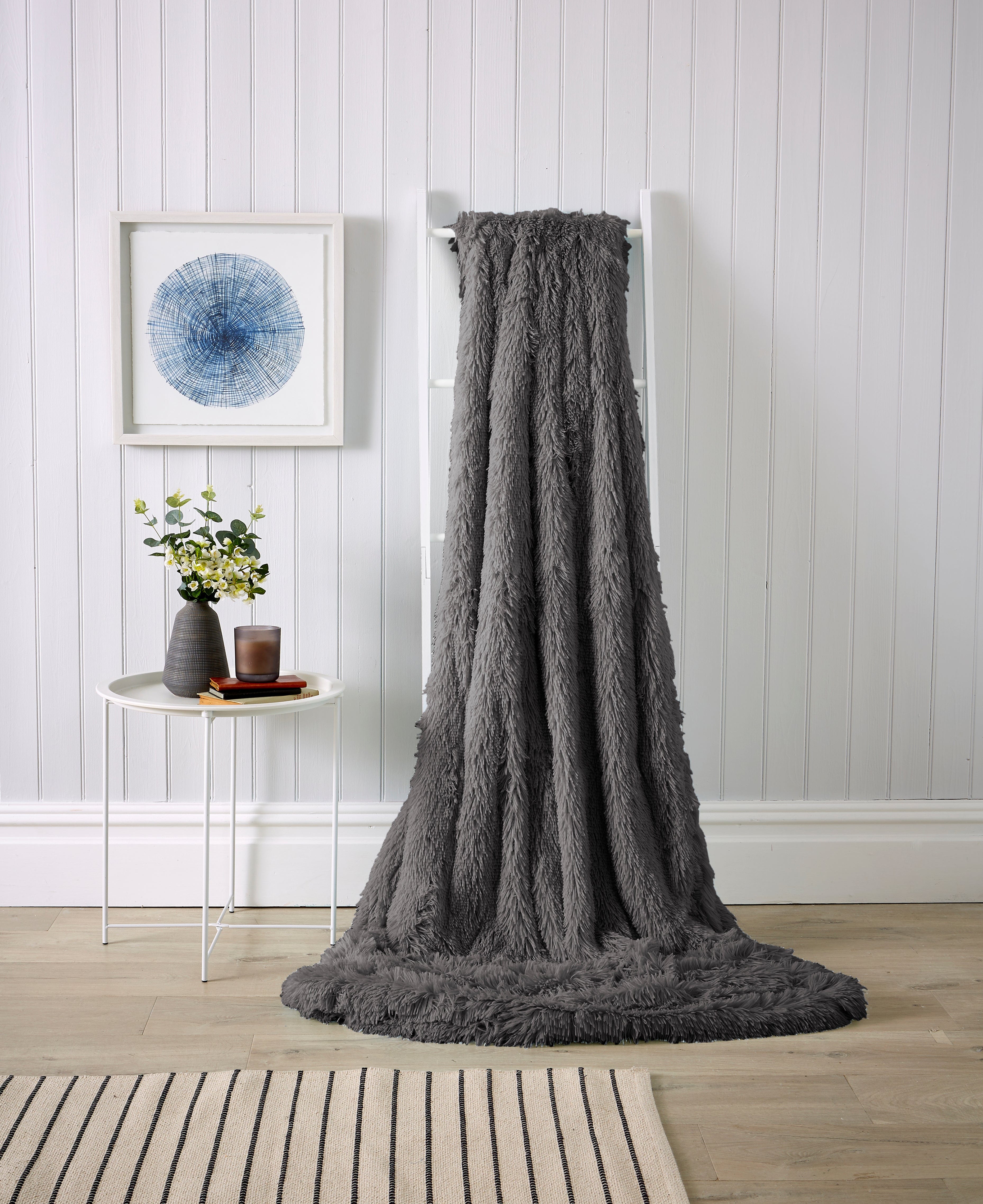 OLIVIA ROCCO Oversized Soft Fleece Blanket – Fluffy Faux Fur Throw