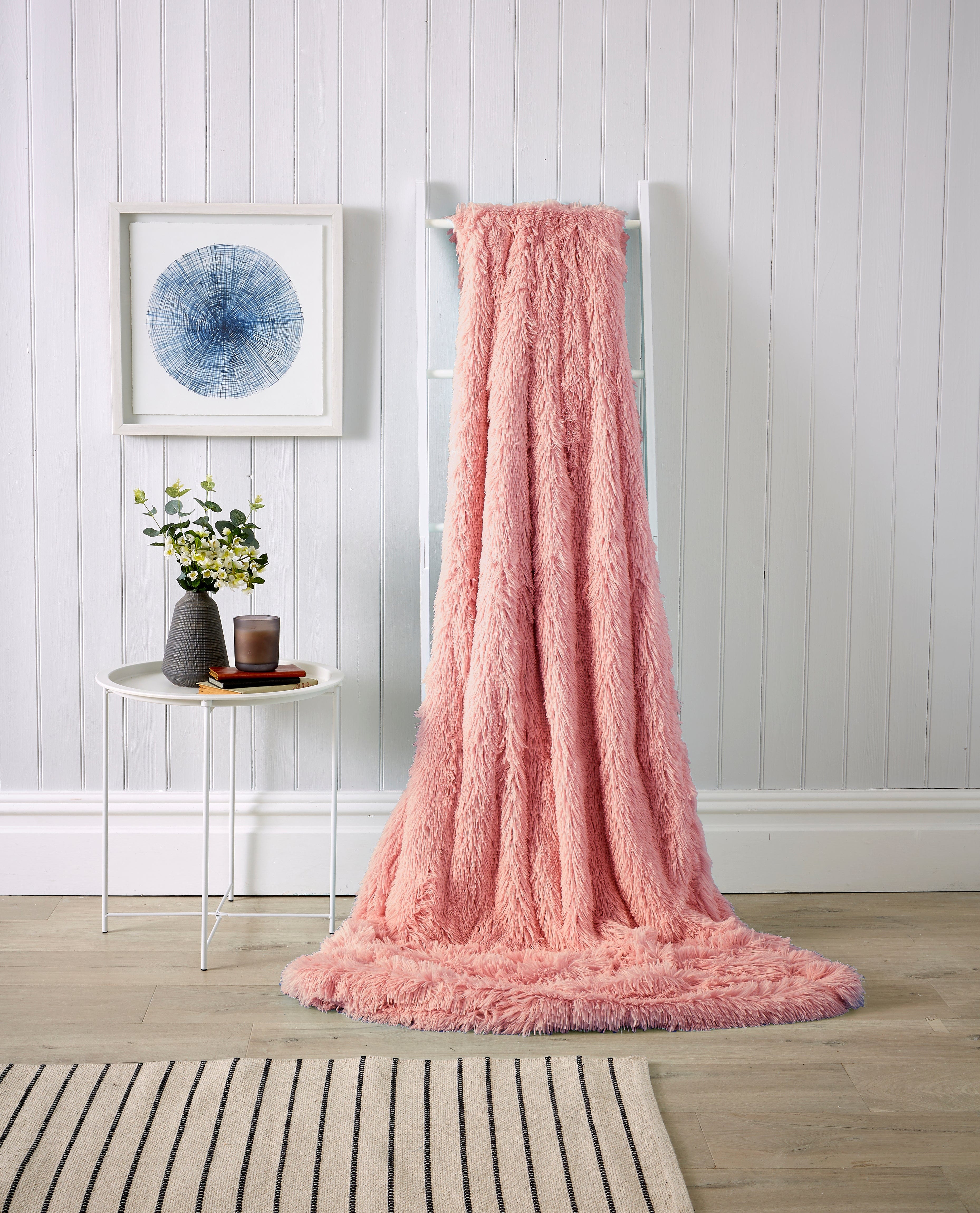 OLIVIA ROCCO Oversized Soft Fleece Blanket – Fluffy Faux Fur Throw