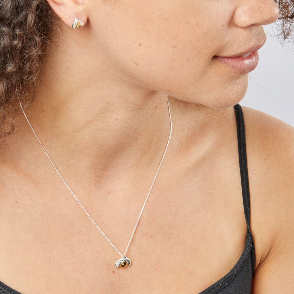 Gecko Jewellery Small Bee Pendant – Sterling Silver Plated Necklace