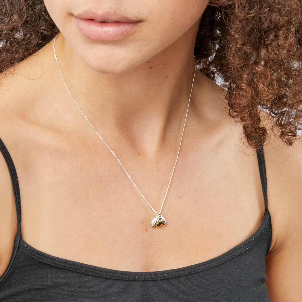 Gecko Jewellery Small Bee Pendant – Sterling Silver Plated Necklace