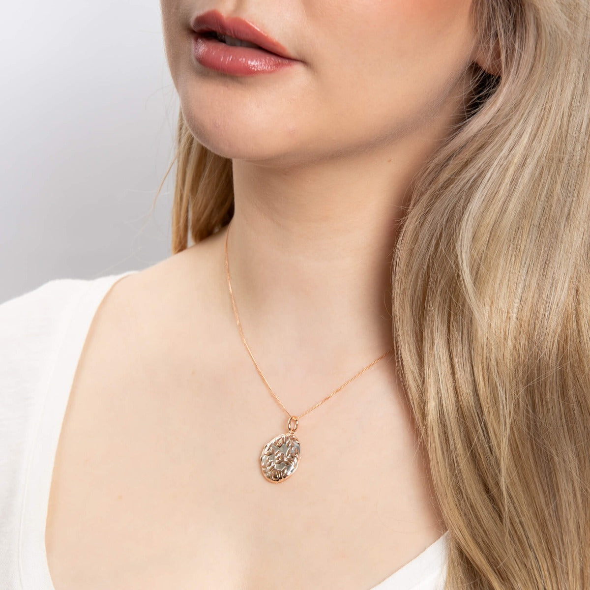 Gecko Jewellery Rose Bush Locket – Sterling Silver Floral Engravable Pendant