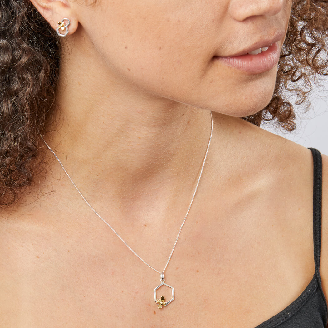 Gecko Jewellery Bee and Honeycomb Pendant – Gold Plated Sterling Silver
