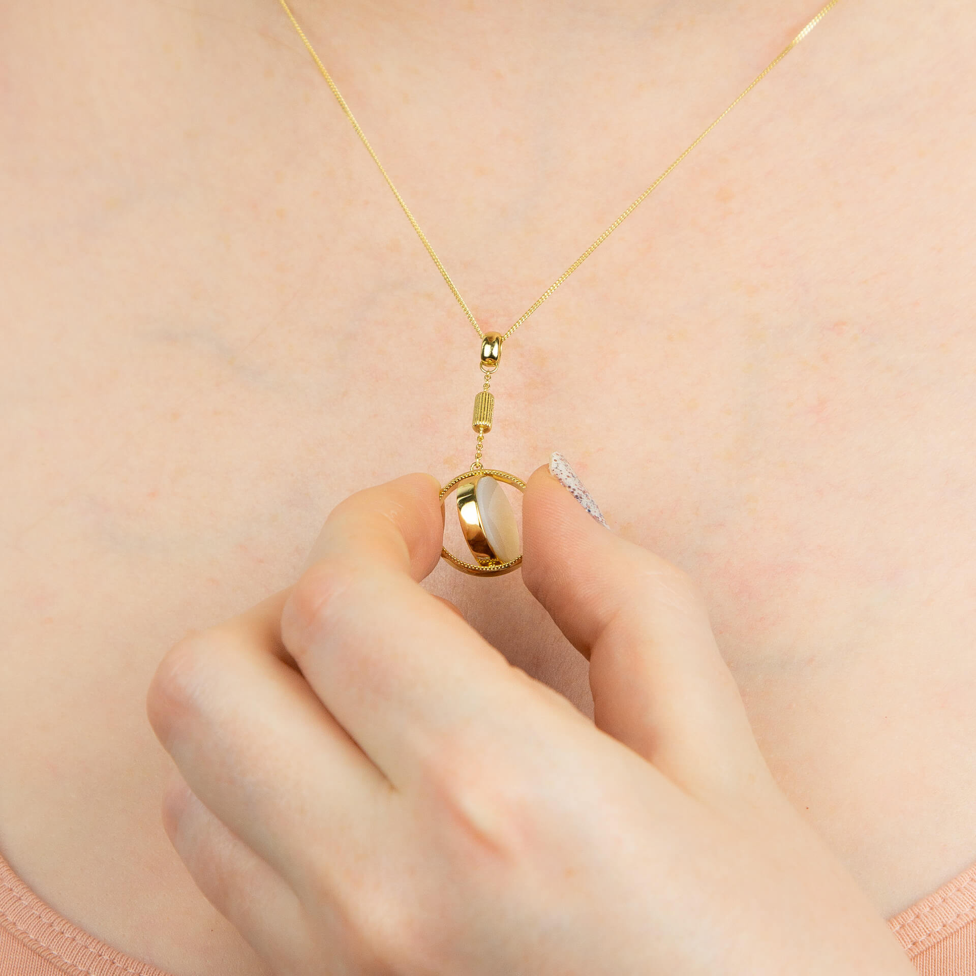 Gecko Jewellery Sterling Silver Spinning Medallion Pendant Necklace