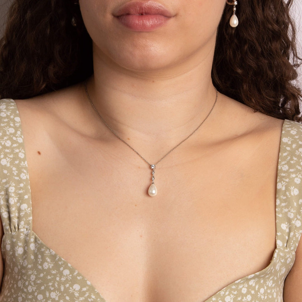 Gecko Jewellery Shell Pearl and Zirconia Drop Pendant – 45cm Chain