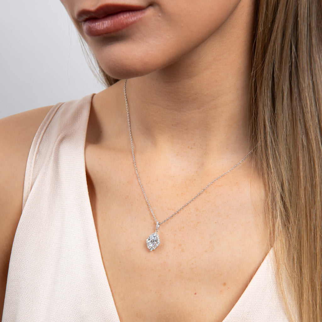 Gecko Jewellery Oval Cluster Pendant – Sterling Silver Diamonfire Zirconia