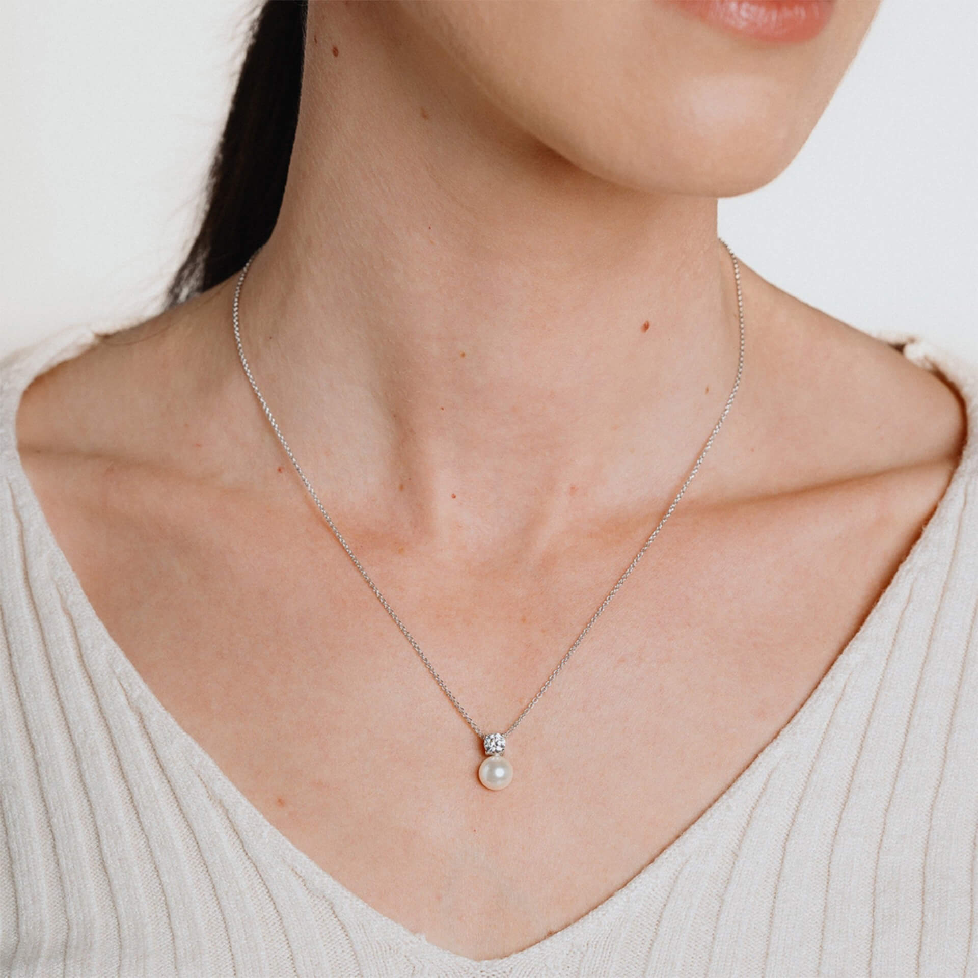Diamonfire Shell Pearl and Zirconia Solitaire Pendant in Sterling Silver
