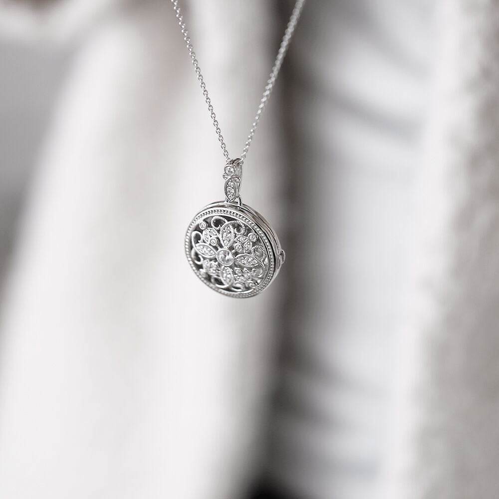 Gecko Jewellery Round Medallion Filigree Locket – Sterling Silver
