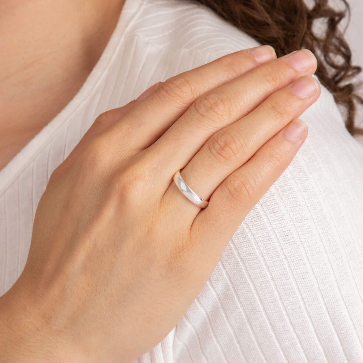 Gecko Jewellery 4mm Curved Band Ring – Plain Finish Engravable Ring