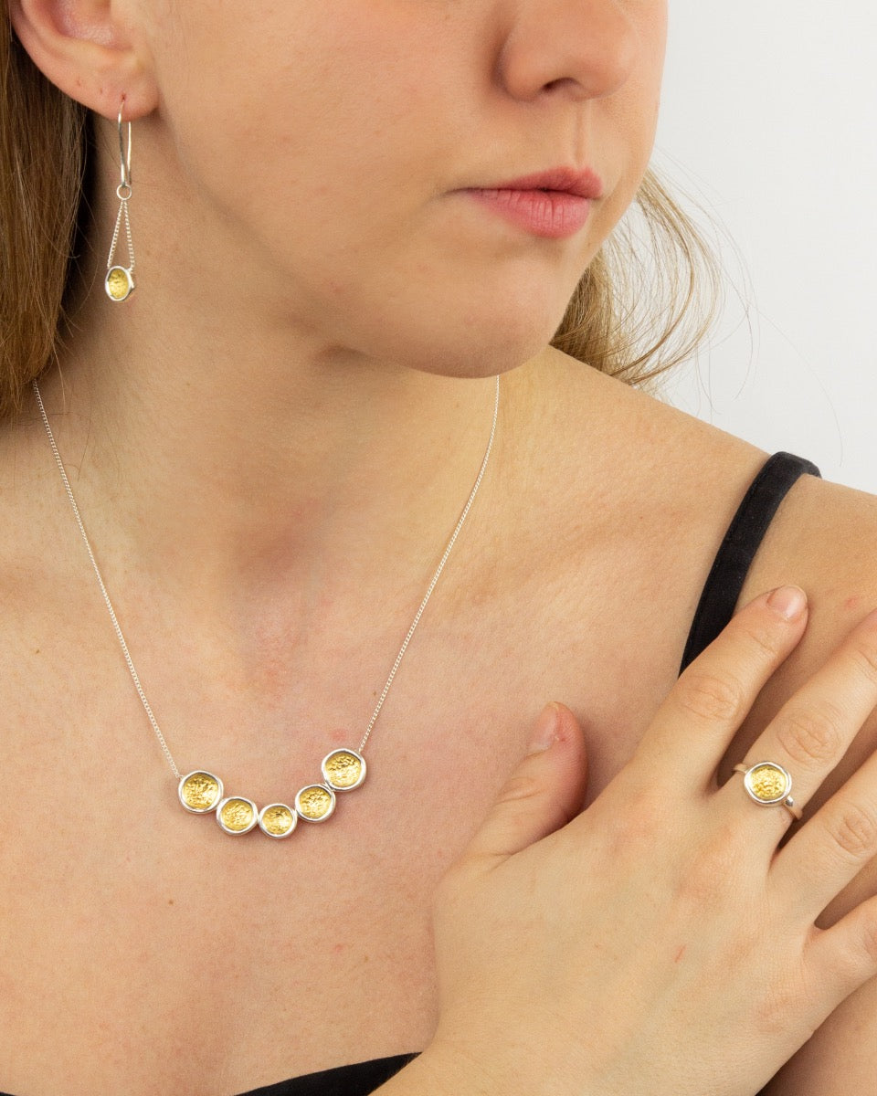 Gecko Jewellery Hammered Disc Ring – Sterling Silver & Yellow Gold