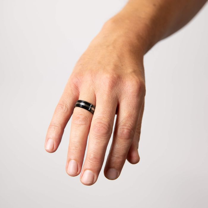 Gecko Jewellery Black Tungsten Ring – Polished Band with Central Groove