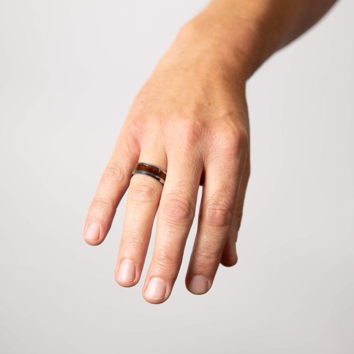 Gecko Jewellery Tungsten Ring with Brown Wood Inlay – Men's Band