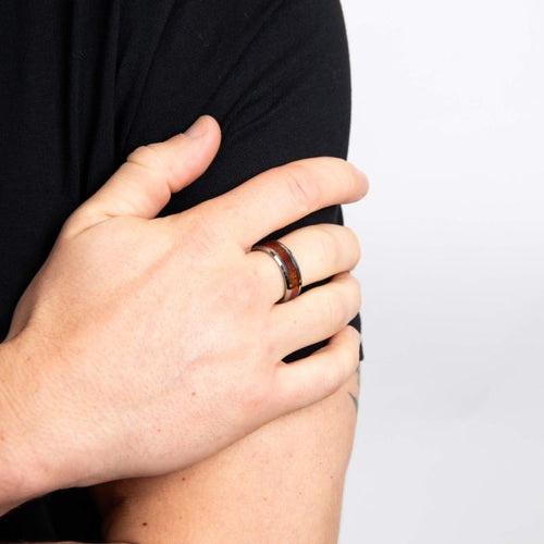 Gecko Jewellery Tungsten Ring with Brown Wood Inlay – Men's Band