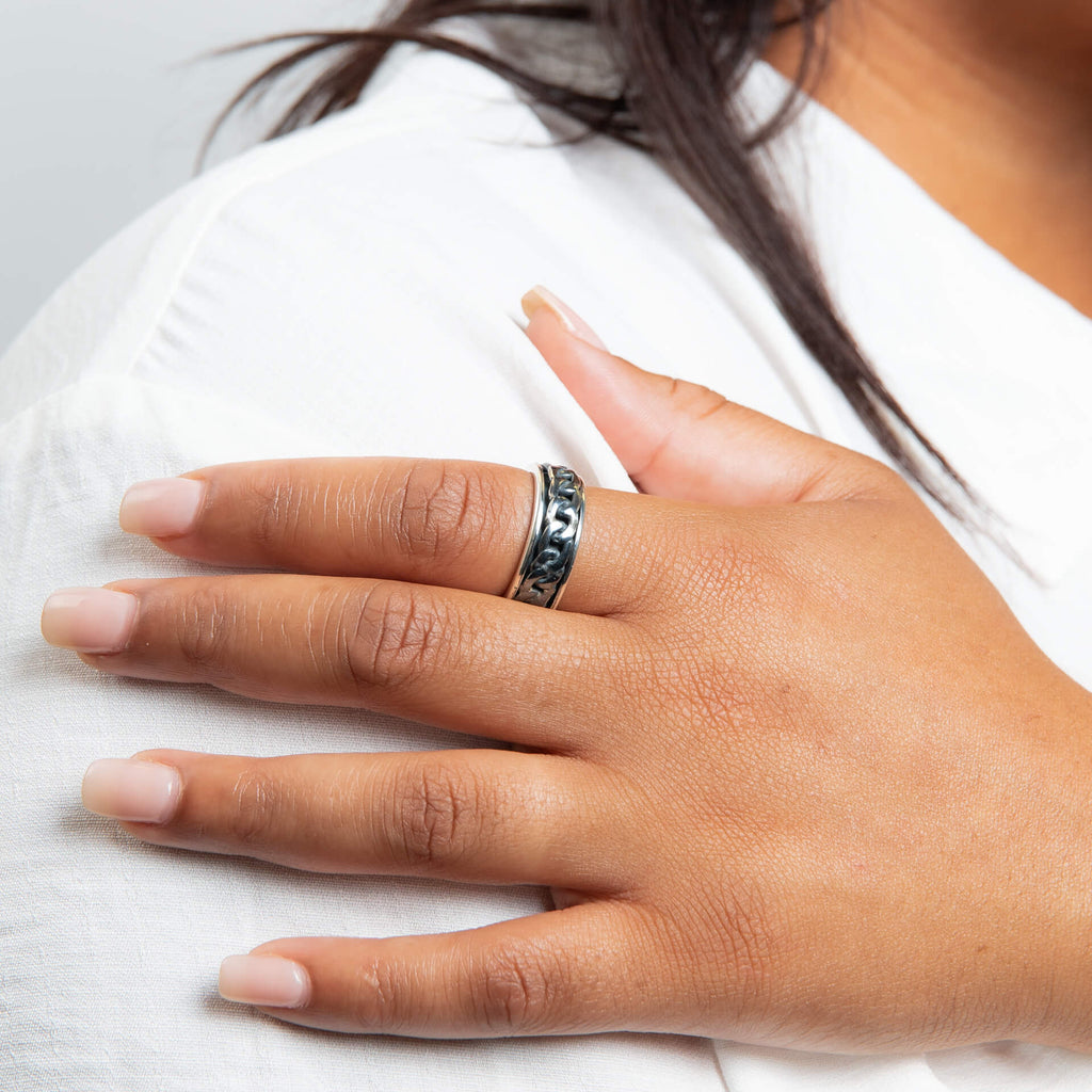 Gecko Jewellery Chain Spinner Ring – Recycled Silver & Black Rhodium