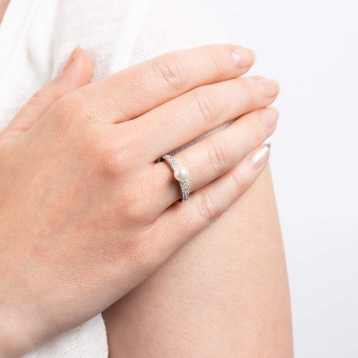 Diamonfire Shell Pearl Ring with Zirconia in Sterling Silver