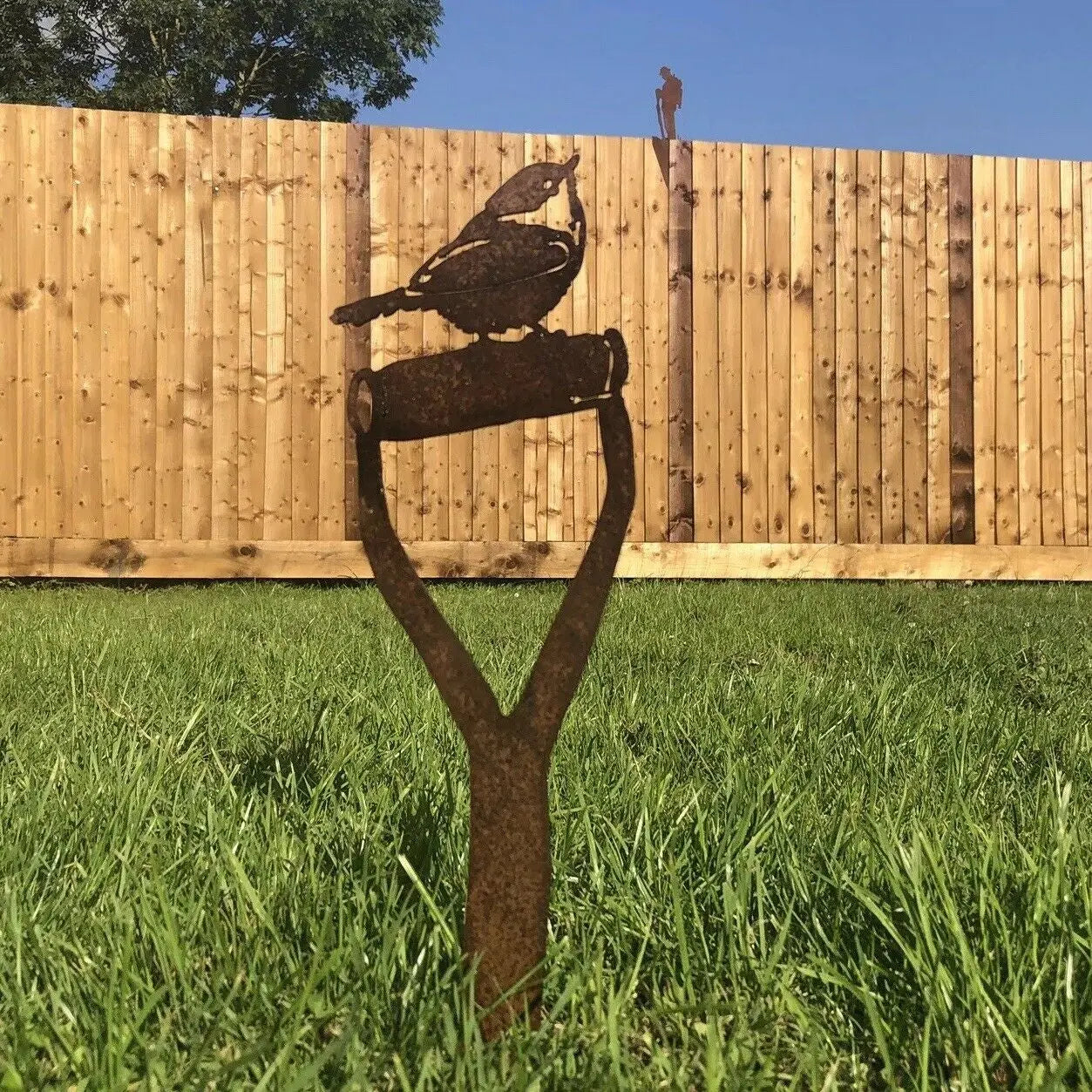 Rustic Warehouse Norfolk Metal Robin on a Spade Garden Decoration