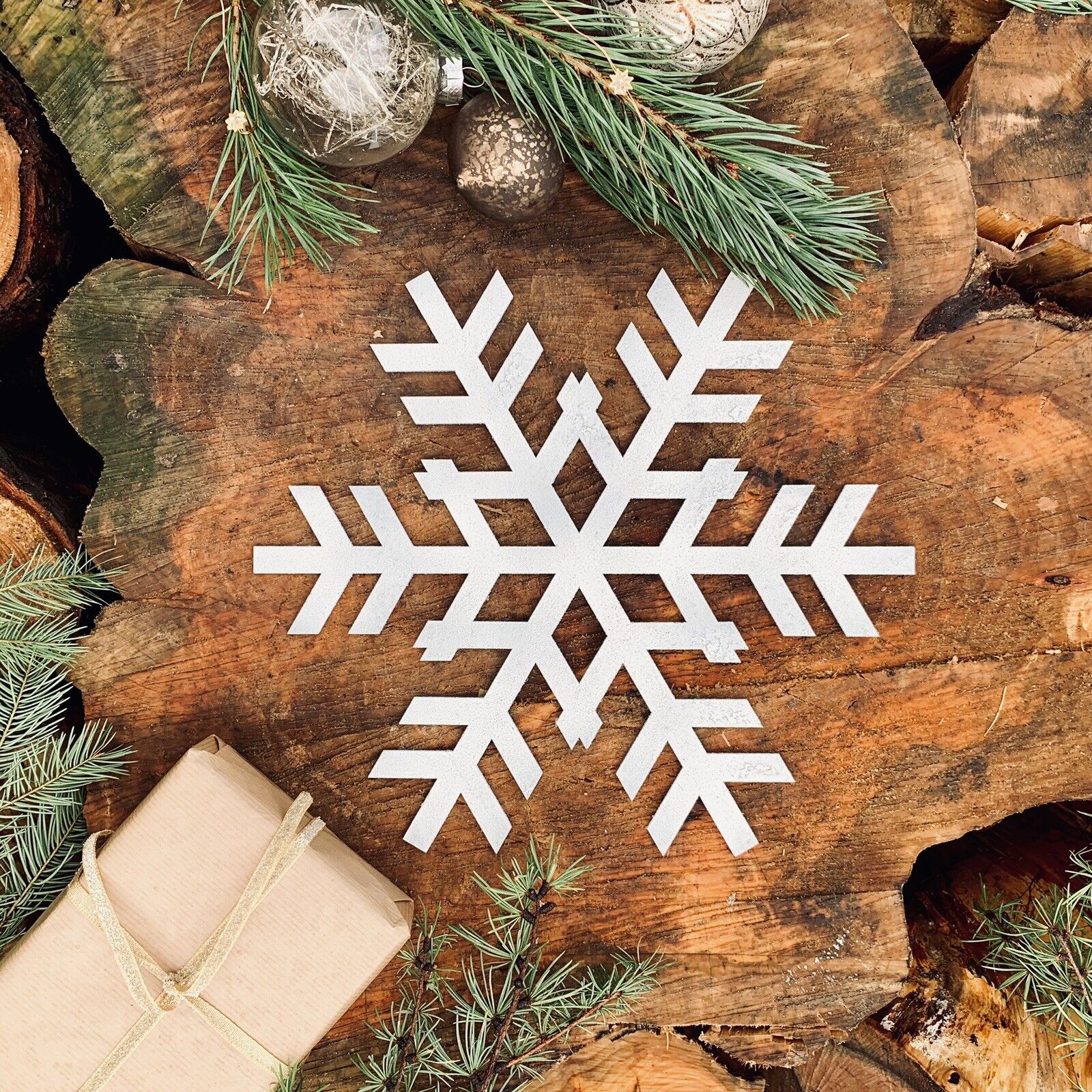 Rustic Warehouse Norfolk | Large Metal Snowflake Garden Wall Art – 30cm