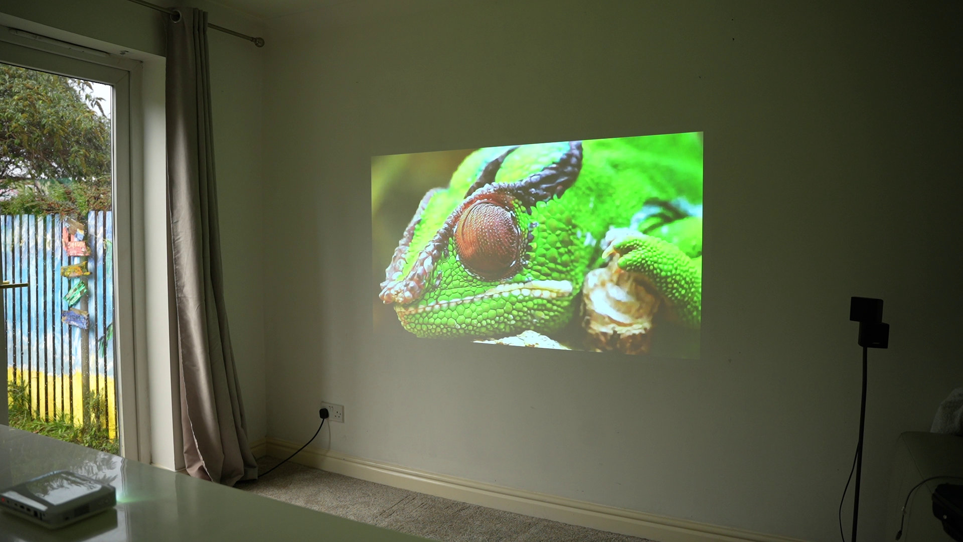 Pico Genie M550 Plus 4.0 Full HD Smart Portable Projector | 650 Lumens