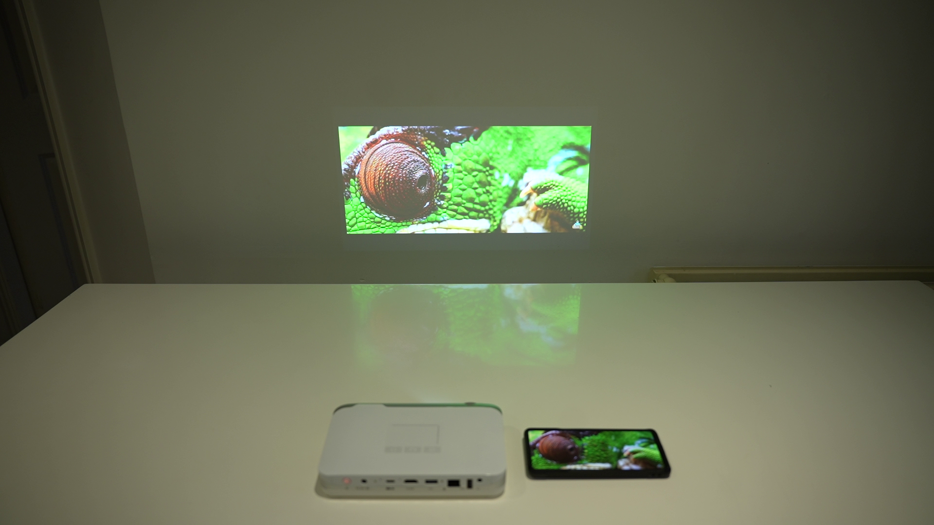 Pico Genie M550 Plus 4.0 Full HD Smart Portable Projector | 650 Lumens