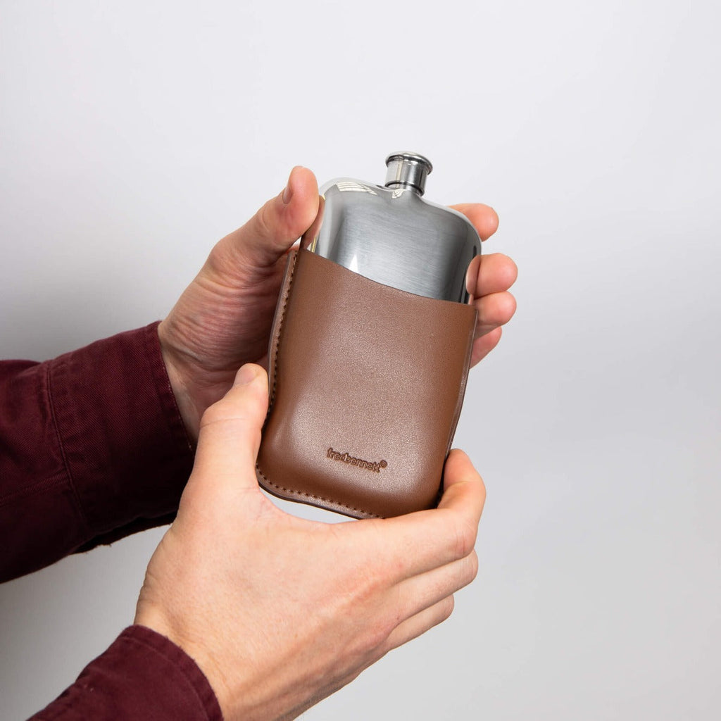 Gecko Jewellery | Engravable Stainless Steel Hip Flask with Leather Sleeve