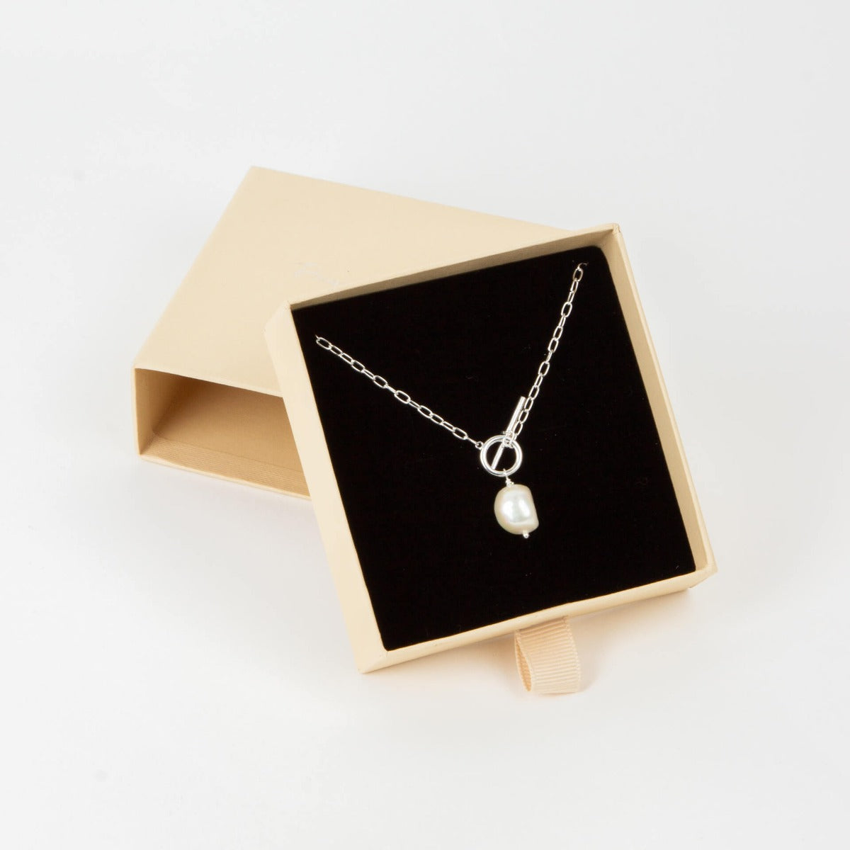 Gecko Jewellery T-Bar Chain Necklace with White Pearl in Sterling Silver